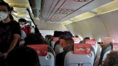 Vista del interior de la cabina del avión del vuelo de Iberia Express del domingo pasado entre Madrid y Gran Canaria. FOTO: EFE