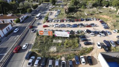 Vista aérea de los terrenos en los que se habilitará el nuevo parking disuasorio. FOTO: PERE FERRÉ