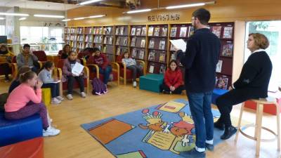 La Biblioteca de Salou va acollir dissabte un acte solidari de lectura en favor de La Marató de TV3. FOTO: CEDIDA