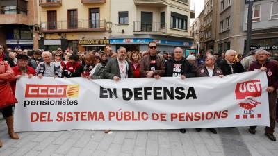 Imagen de una manifestación de jubilados en Tarragona para exigir unas pensiones dignas. FOTO: Pere Ferré