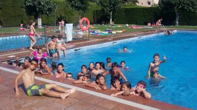 Els joves, a les piscines de la ciutat. FOTO: Aj. Vila-seca