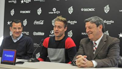 Parés, Olmo y Llastarri, sonrientes, en la rueda de prensa. Foto: Alfredo González