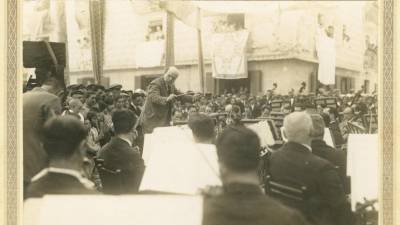 Pau Casals dirigió la orquesta en la hoy plaza Nova de El Vendrell.