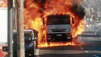Imagen del camión de la basura que quemó el pasado mes de marzo en la Riera de Miró. FOTO: Cedida