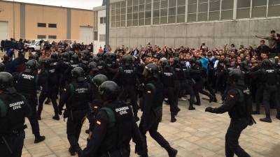 Imagen de la llegada de las fuerzas policiales. FOTO: cedida