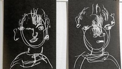 Imatges dels retrats que es poden veure a l’exposició ‘Amb els ulls tancats’ al Museu de Reus. FOTO: Fabián Acidres