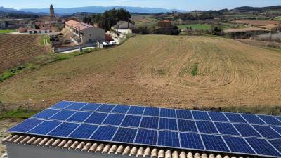 Un panell de plaques solars al municipi de Rocafort de Queralt, a la Conca de Barberà. FOTO: CEDIDA