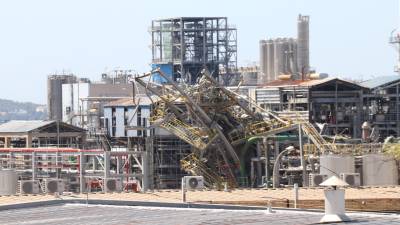 Pla general de la zona on va explotar un reactor a la planta de derivats d'òxid d'etilè el passat mes de juliol. Foto: ACN