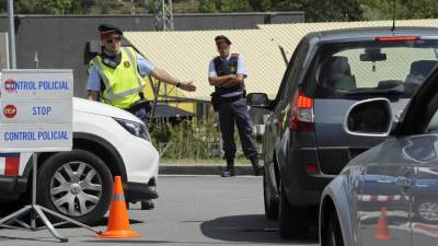 Control policial de los Mossos en Girona. EFE