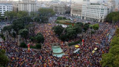 Milers de persones omplen Plaça de Catalunya en l'inici de la manifestació. FOTO: ACN