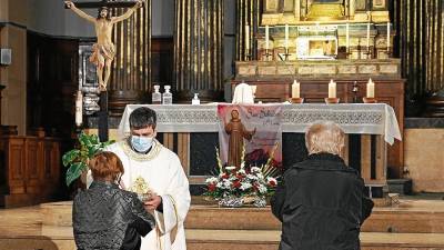 Imatge de la missa celebrada ahir a la parròquia de Sant Francesc d’Assís de Reus. FOTO: ALFREDO GONZÁLEZ.