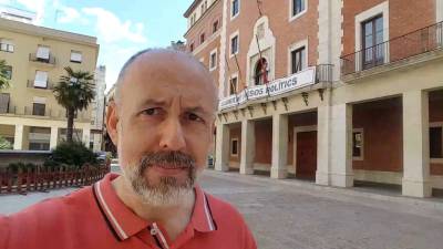L'escriptor Jesús M. Tibau és el conductor del vídeo des de Tortosa.