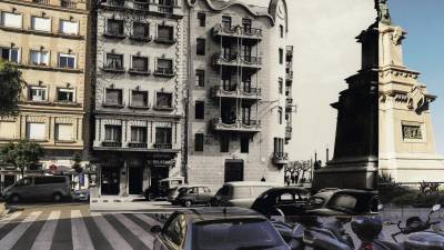 La desaparecida Casa Güell, en los años 50, y la misma perspectiva, hoy. FOTO: Vallvé. Centre d’Imatges de Tarragona/L’Arxiu/Refotografía: Júlia Tinca