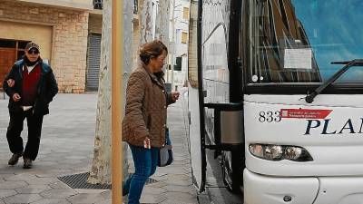 Los sábados tan solo hay cuatro buses hacia Tarragona, mientras que los domingos directamente no hay servicio. FOTO: Fabian Acidres