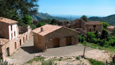 Casas restauradas en la Masia de Castelló, que quedó despoblada alrededor del 1950. La población emigró a otros núcleos urbanos. FOTO: dt