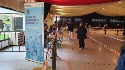 La región sanitaria del Camp de Tarragona ha puesto en funcionamiento este lunes el punto intermedio de vacunación en la Sala Kursaal de Valls. Foto: Cedida