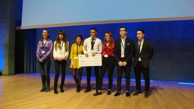 Los alumnos que lograron el tercer premio.