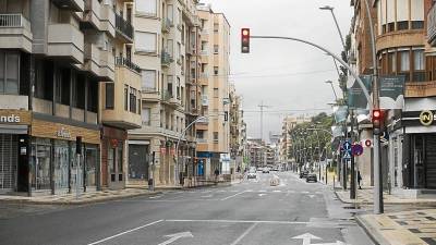 La Avenida Generalitat de Tortosa, vacía. Foto: Joan Revillas