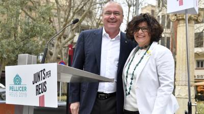 Montserrat Vilella y Carles Pellicer durante el acto celebrado este martes en la plaza Llibertat. FOTO: A. González