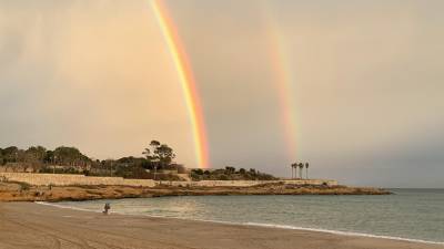 Imagen del espectacular doble arco iris que se ha podido ver en Tarragona. Foto: Cedida