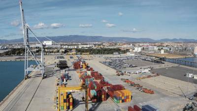 Vista general del Moll d’Andalusia, donde DP World Tarragona ocupa hoy unos 70.000 metros cuadrados. FOTO: Alba Mariné