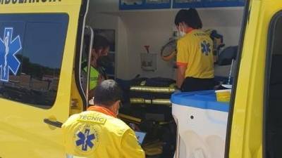 La vigilante, atendida dentro de la ambulancia del SEM. FOTO: Facebook de Vigilantes en lucha