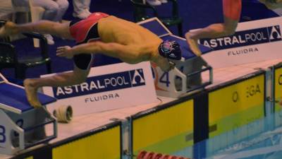 Carles Coll, lanzándose al agua durante el último Campeonato de España de natación absoluto. FOTO: CEDIDA