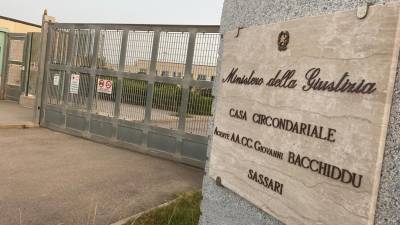 Cartel de la prisión italiana donde el expresidente Carles Puigdemont ha pasado la noche. Foto: ACN