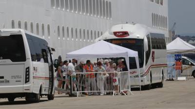 El crucero 'Aurora' llegó por primera vez este jueves al Port de Tarragona.