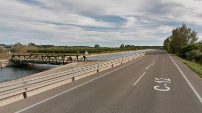 L'accident ha tingut lloc a la carretera C-12, entre Amposta i Tortosa.