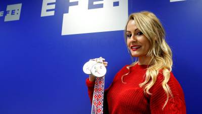 Lydia Valentín posa con sus medallas. Foto: EFE