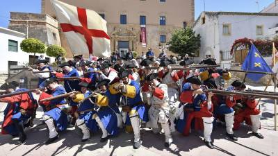 Els grups de recreació històrica que van escenificar la batalla de Torredembarra de 1713. FOTO: A. González