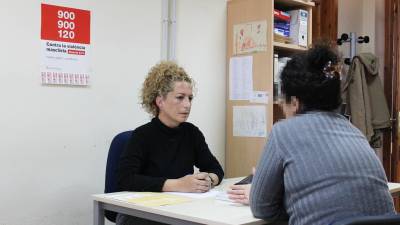 Els professionals del SIAD del Baix Ebre atenen les dones de la comarca. FOTO: Consell Comarcal Baix Ebre