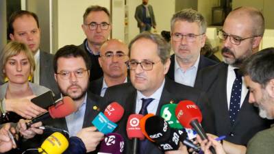 El presidente de la Generalitat, Quim Torra, acompañado de representantes autonómicos, se trasladaron hasta el edificio del 112 de Reus. FOTO: PERE FERRÉ