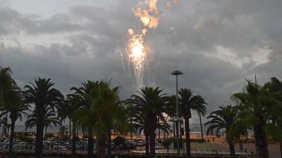 Traca de inicio de las Nits Daurades en la Platja de Llevant FOTO: ALFREDO GONZÁLEZ