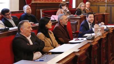 José Luis Calderón y Sonia Orts, en un pleno presencial de diciembre de 2019. FOTO: PERE FERRÉ