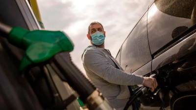 La OCU ve insuficiente bajar 20 céntimos los carburantes. Foto: DT