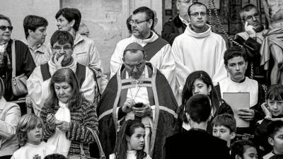 El anterior arzobispo, Jaume Pujol, el Miércoles Santo, en la iglesia de Sant Joan. Año 2014. Foto: Ram Giner