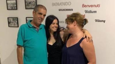 El exfutbolista del CF Reus, Pepe Pérez, junto a su hija y su mujer. FOTO: Cedida