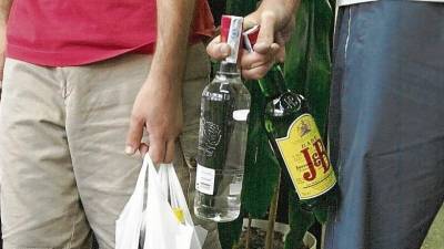 Los atracones de alcohol en adolescentes han aumentado. FOTO: DT