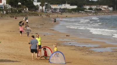 A partir de hoy, los tarraconenses no tendrán que limitarse a pasear por la playa. FOTO: PERE FERRÉ