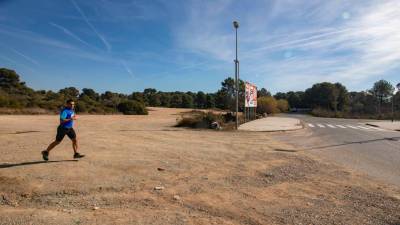 Con la urbanización de los terrenos hasta la autovía se culminará la ciudad en este extremo. foto: Àngel Ullate