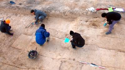 Equipos de antrop&oacute;logos est&aacute;n desenterrando cad&aacute;veres en fosas de Miravet y El Soler&agrave;s.