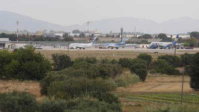 Imatge d'arxiu de tres avions aparcats a l'Aeroport de Reus. FOTO: PERE FERRÉ