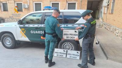 Los agentes del Seprona de la Guardia Civil. FOTO: Guardia Civil