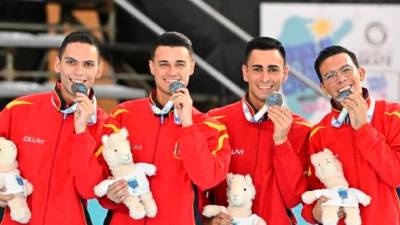 El cuarteto sénior del Cunit posa con la medalla de plata lograda en el Mundial. foto: Raniero Corbelletti
