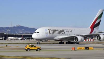 Imatge d'un A380 a l'aeroport del Prat. Foto: ACN