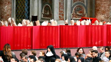Imagen de los cardenales durante la misa “Pro eligendo pontífice” previa al inicio del cónclave. Foto: EFE