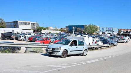El parking está ubicado al lado del Institut Escola Pi del Burgar, en la Av. Marià Fortuny. FOTO: Alfredo González