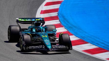 Fernando Alonso en el trazado de Montmeló. Foto: EFE